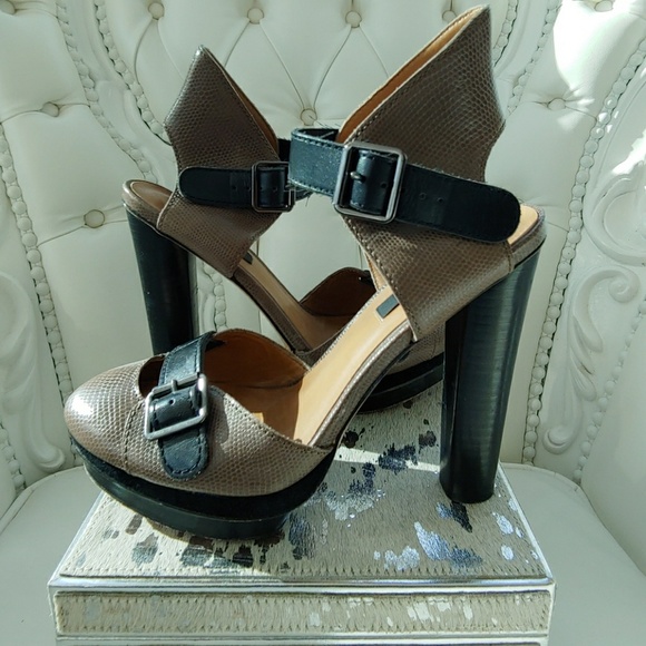 Ann Taylor Tan and Black Round Toe Platform Heels - Picture 1 of 3